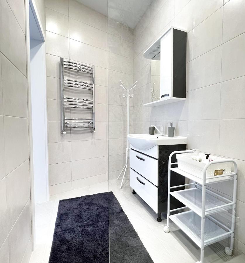Dendrarium Park, 1Bd Apartment With Living Room Кишинів Екстер'єр фото